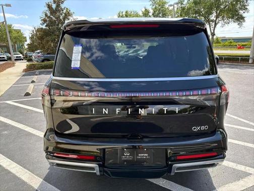 2025 INFINITI QX80 Luxe