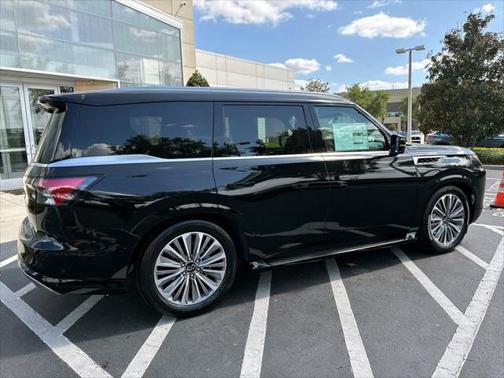 2025 INFINITI QX80 Luxe