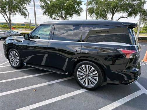2025 INFINITI QX80 Luxe