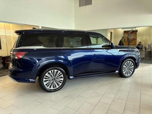2025 INFINITI QX80 SENSORY AWD