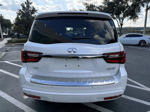 2024 INFINITI QX80 SENSORY AWD