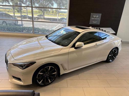 2022 INFINITI Q60 LUXE