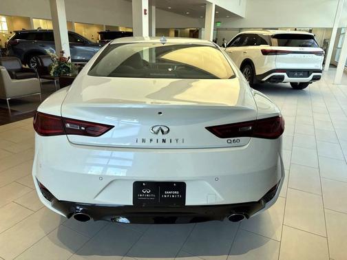 2022 INFINITI Q60 LUXE