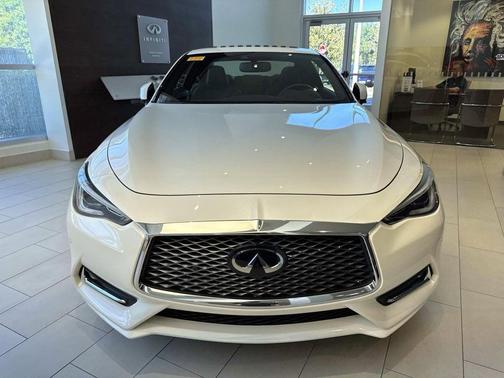 2022 INFINITI Q60 LUXE