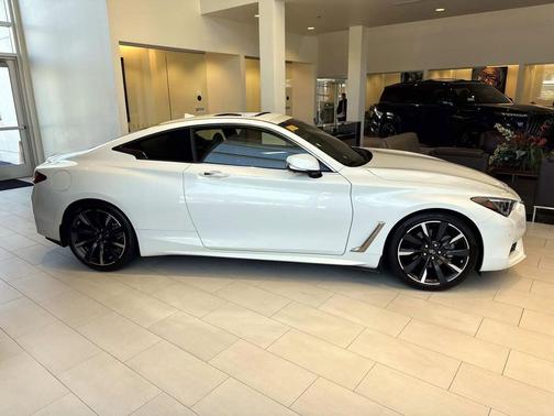 2022 INFINITI Q60 LUXE