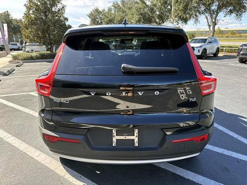 2020 Volvo XC40 T4 Momentum
