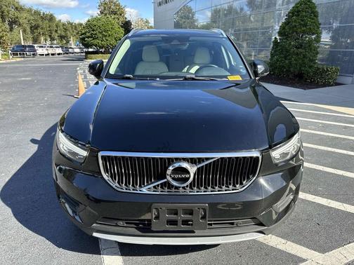 2020 Volvo XC40 T4 Momentum