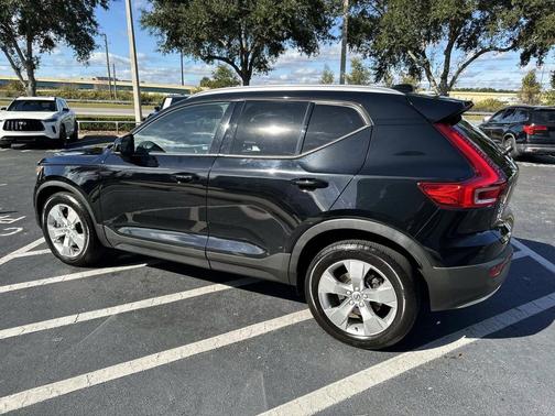 2020 Volvo XC40 T4 Momentum