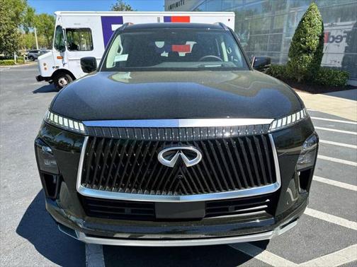 2025 INFINITI QX80 Luxe