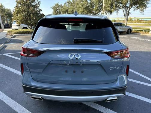 2022 INFINITI QX50 LUXE