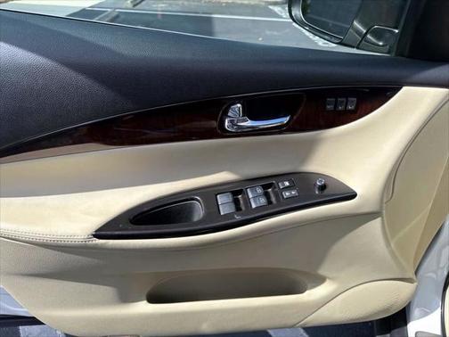 2017 INFINITI QX50 Base