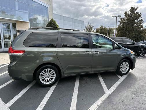 2014 Toyota Sienna XLE