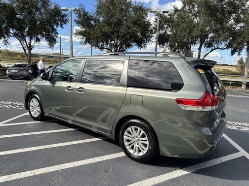 2014 Toyota Sienna XLE