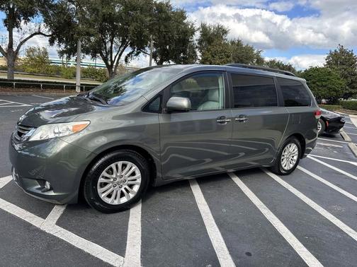 2014 Toyota Sienna XLE