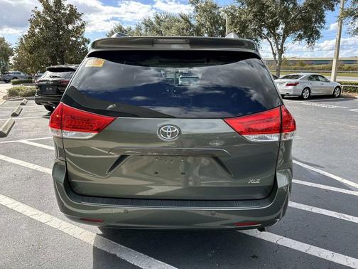 2014 Toyota Sienna XLE