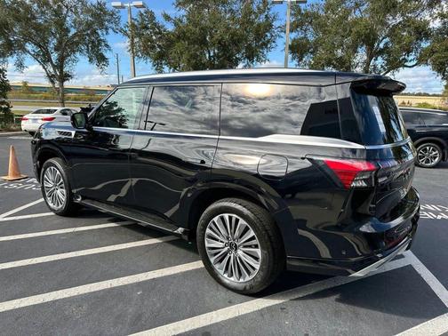 2025 INFINITI QX80 Luxe