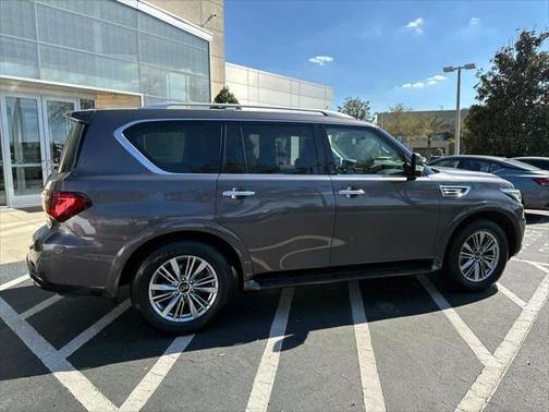 2022 INFINITI QX80 Luxe