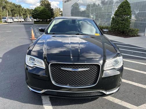 2018 Chrysler 300 Touring
