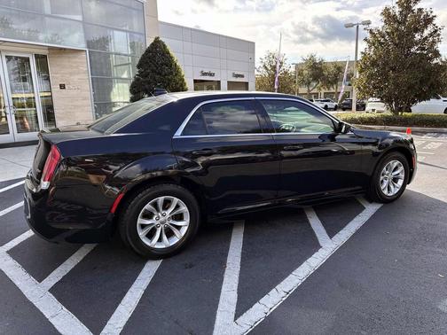 2018 Chrysler 300 Touring