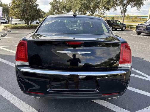 2018 Chrysler 300 Touring