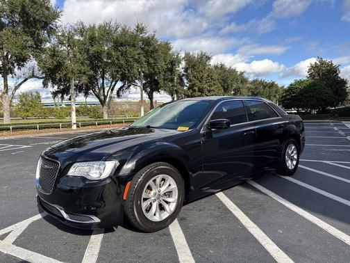 2018 Chrysler 300 Touring