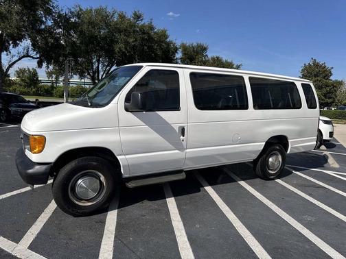 2005 Ford E350 Super Duty XL Wagon