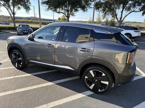 2025 Nissan Kicks SR