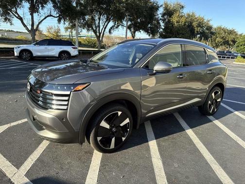 2025 Nissan Kicks SR