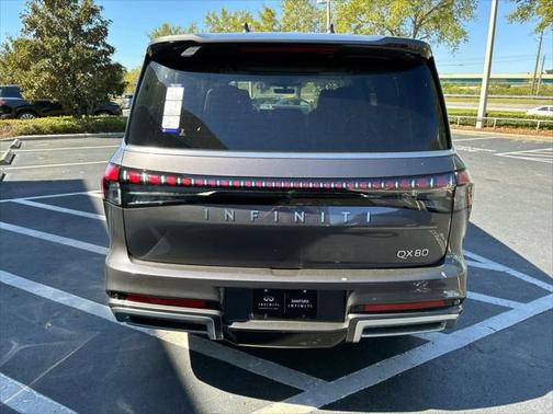 2025 INFINITI QX80 Luxe