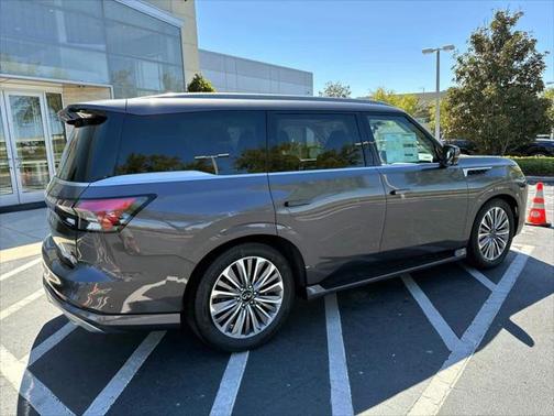 2025 INFINITI QX80 Luxe
