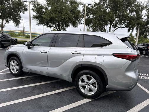 2021 Toyota Highlander LE