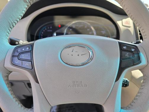 Silver Sky Metallic 2012 Toyota Sienna XLE
