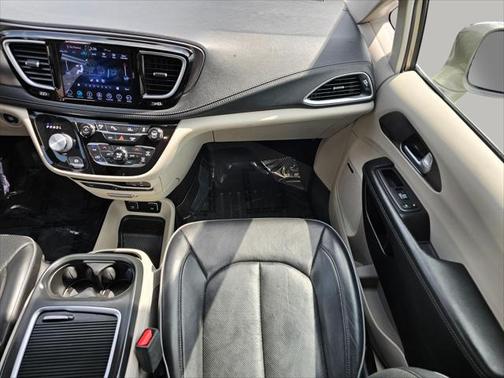 2018 Chrysler Pacifica Hybrid Limited