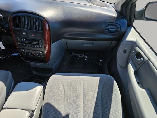 2005 Chrysler Town & Country Base