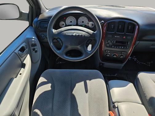 2005 Chrysler Town & Country Base