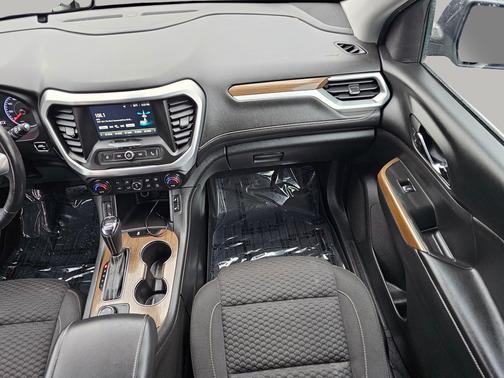 2017 GMC Acadia SLE-2