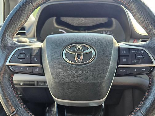 White 2021 Toyota Sienna XSE