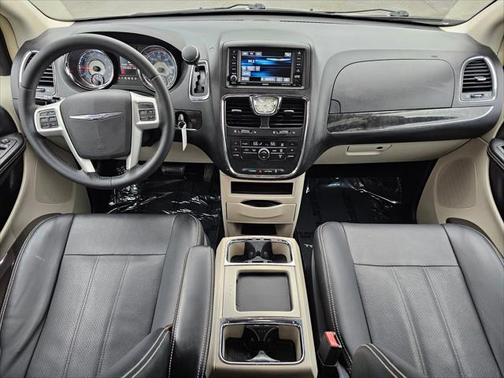 2015 Chrysler Town & Country Touring-L