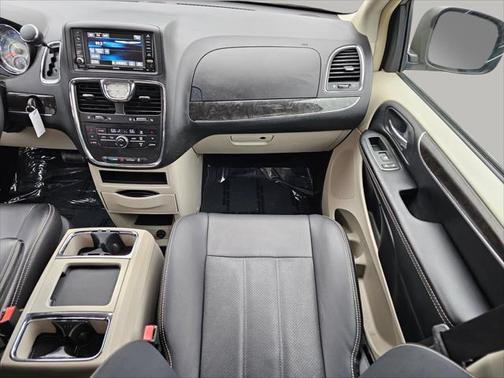 2015 Chrysler Town & Country Touring-L