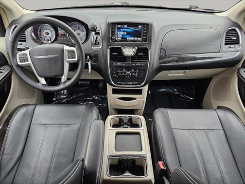 2015 Chrysler Town & Country Touring-L