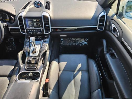 2016 Porsche Cayenne Premium Pkg.