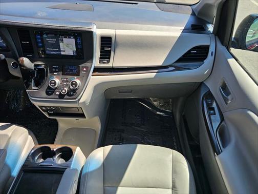 2016 Toyota Sienna XLE