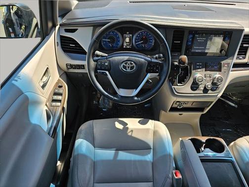 2016 Toyota Sienna XLE