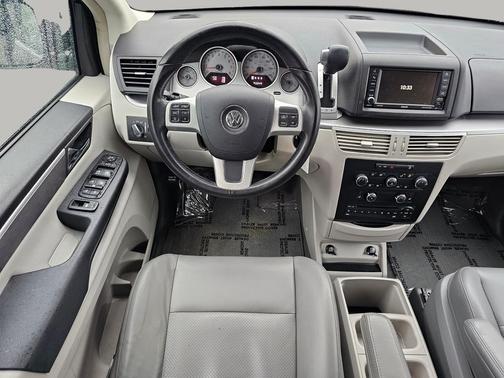 2012 Volkswagen Routan SE