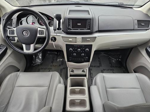 2012 Volkswagen Routan SE
