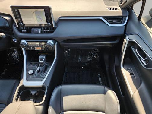 2021 Toyota RAV4 Hybrid SE