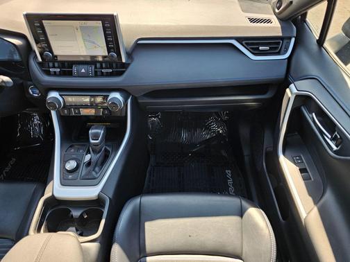 2021 Toyota RAV4 Hybrid SE