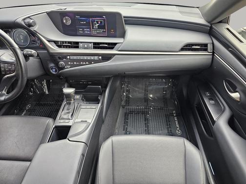 2019 Lexus ES 300h Base