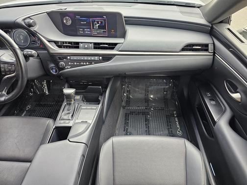 2019 Lexus ES 300h Base