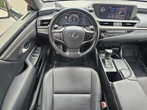 2019 Lexus ES 300h Base